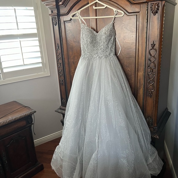 Prom dress (NEVER USED, 2020) - Picture 3 of 6